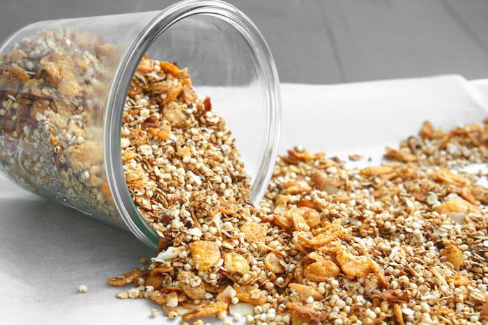 Knuspermüsli mit Ahornsirup nach dem issgesund-Rezept