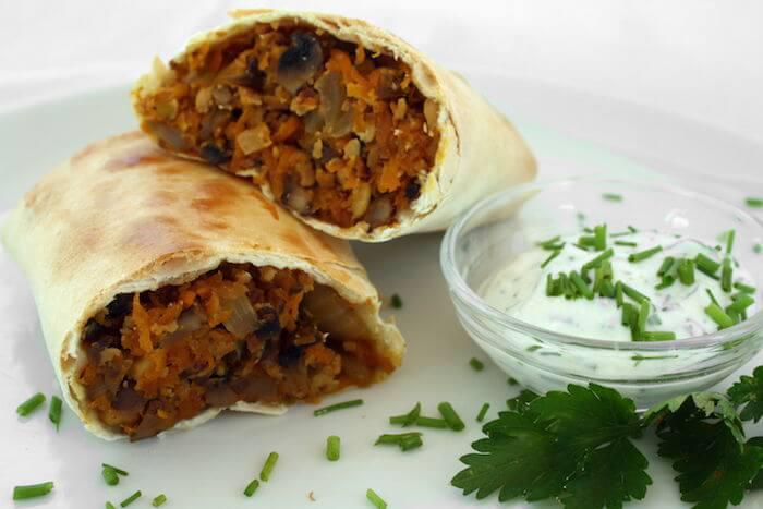 Pilzstrudel mit Faschiertem und Schnittlauch-Dip nach dem issgesund-Rezept
