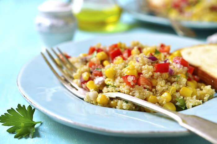 Quinoa mit Gemüse leicht und vegetarisch | issgesund.de