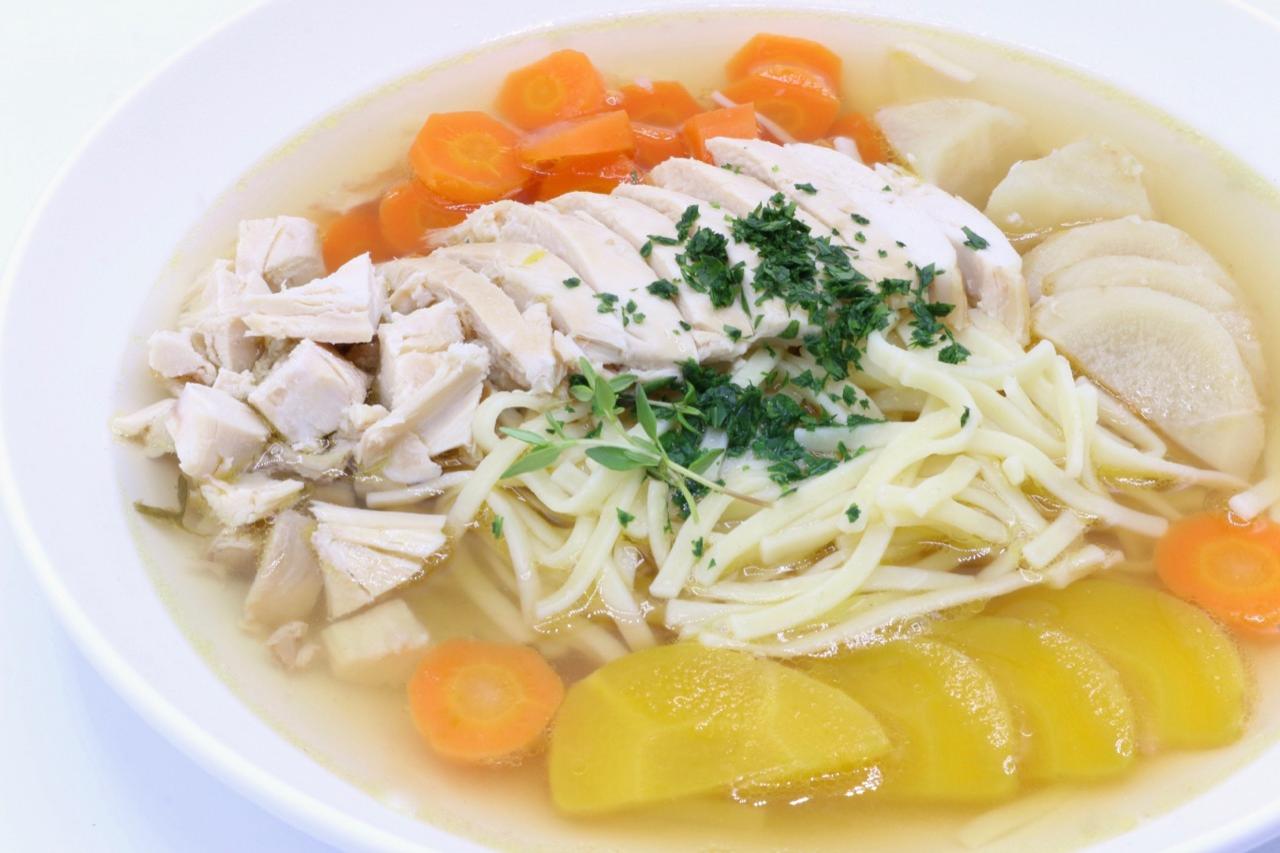 Kräftige Hühnersuppe (Hühnerbrühe) kochen - Erkältungs Rezept ...