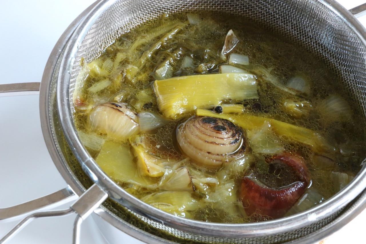 Kräftige Hühnersuppe (Hühnerbrühe) kochen - Erkältungs Rezept ...